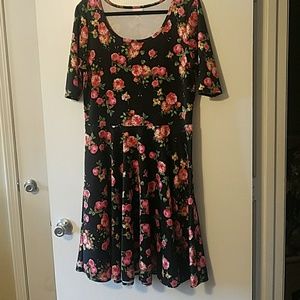 LulaRoe Nicole floral dress